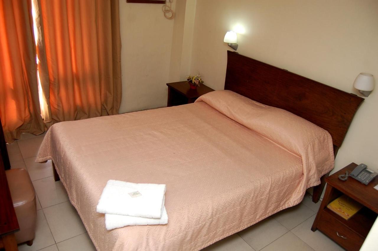 Isabel Suites Laoag Oda fotoğraf