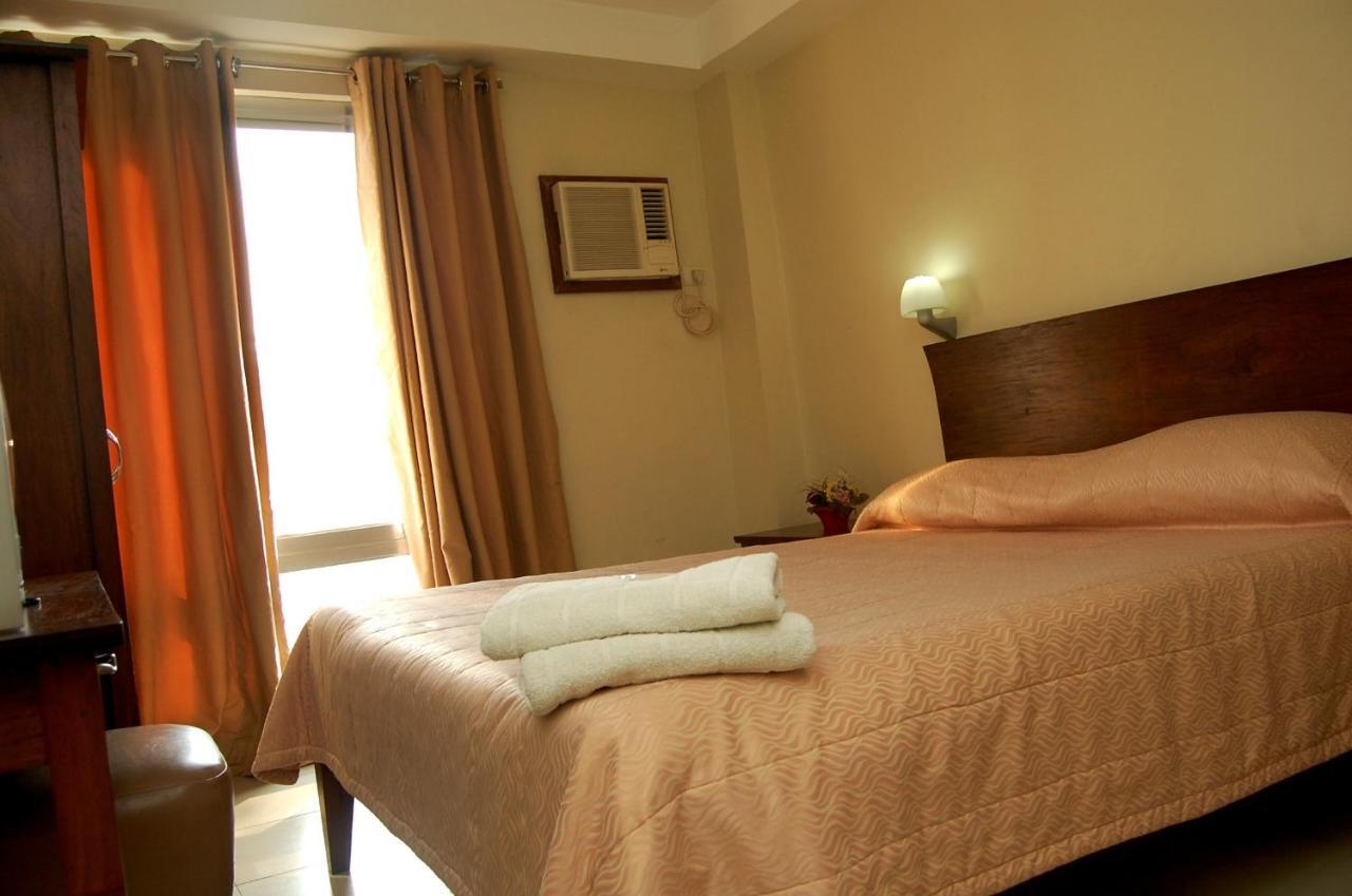 Isabel Suites Laoag Oda fotoğraf