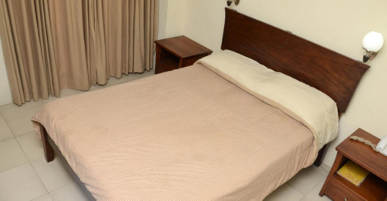 Isabel Suites Laoag Oda fotoğraf